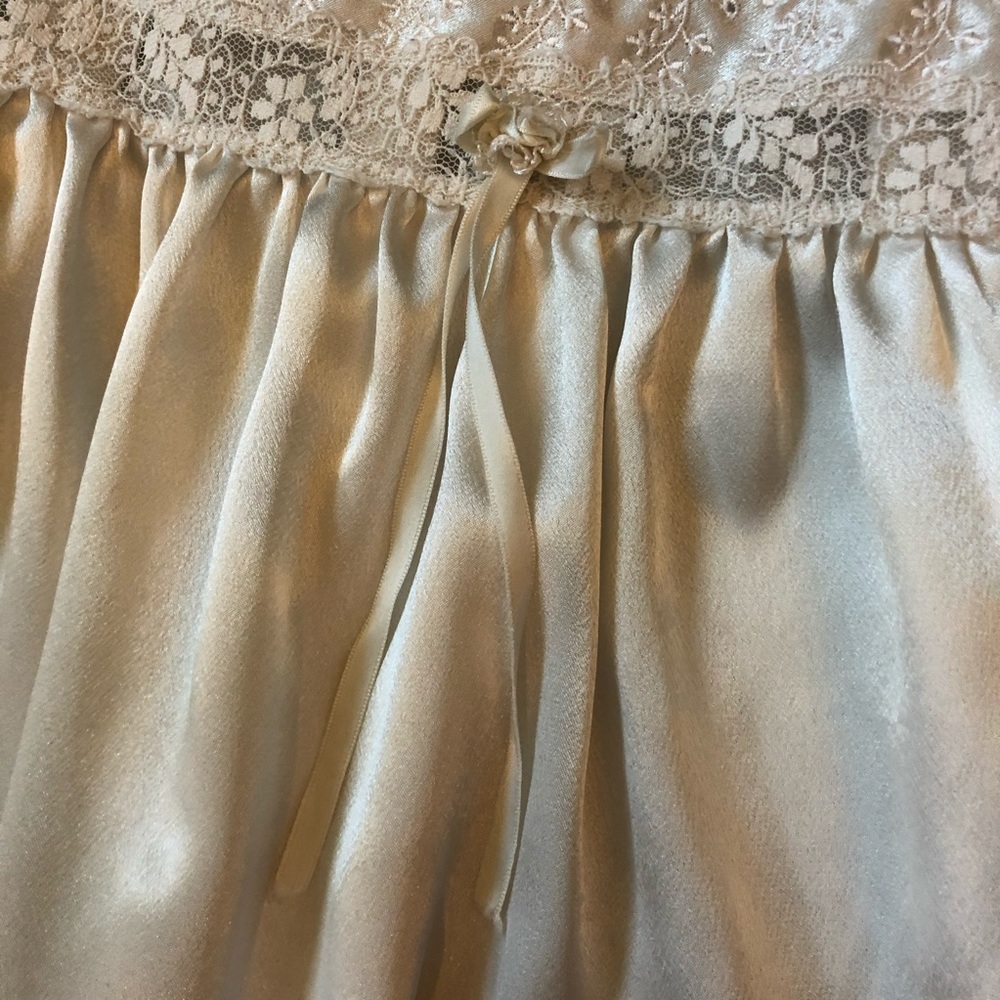 Vintage DIOR Nightgown L/S Lace trim lightweight - Picture 7 of 8